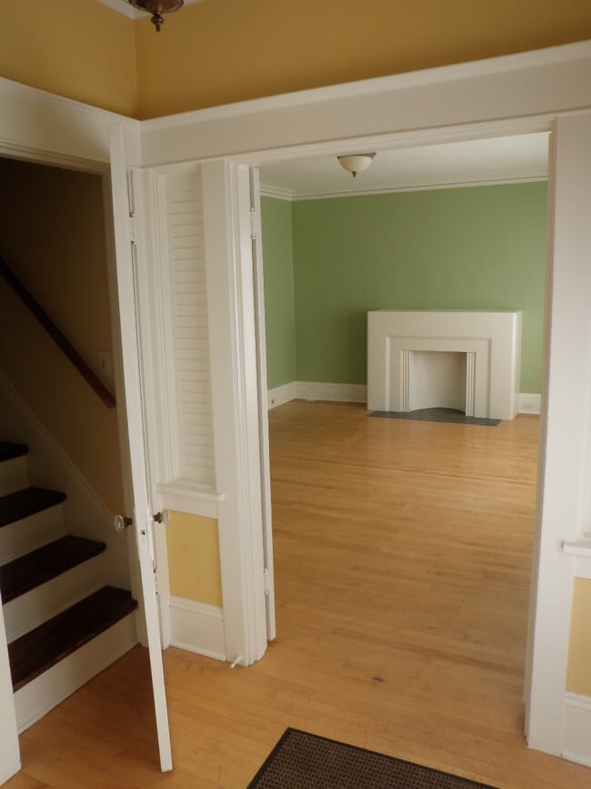 Building Photo - 5046 NE Mallory Ave