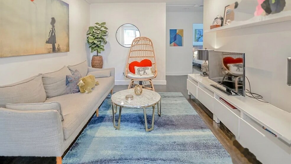 Building Photo - 235 W Van Buren St