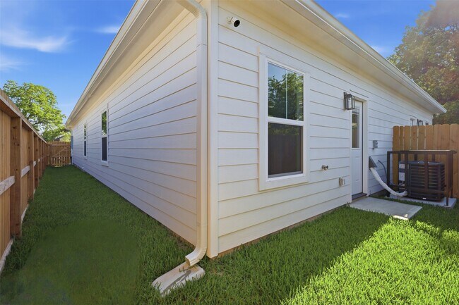 Building Photo - 4606 Mallow St