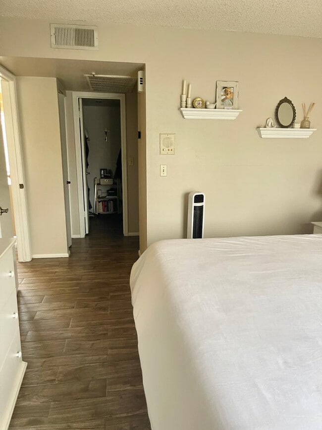 Building Photo - 10610 S 48th St