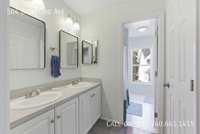 Building Photo - 504 Bickford Ave