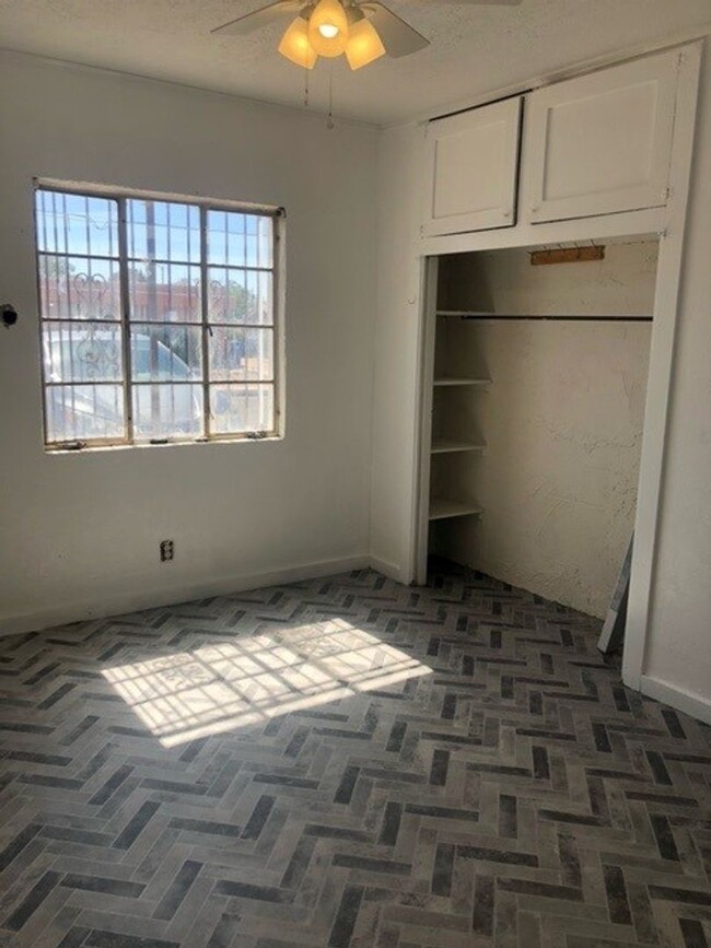 Building Photo - Affordable One bedroom, one bath NE apartment