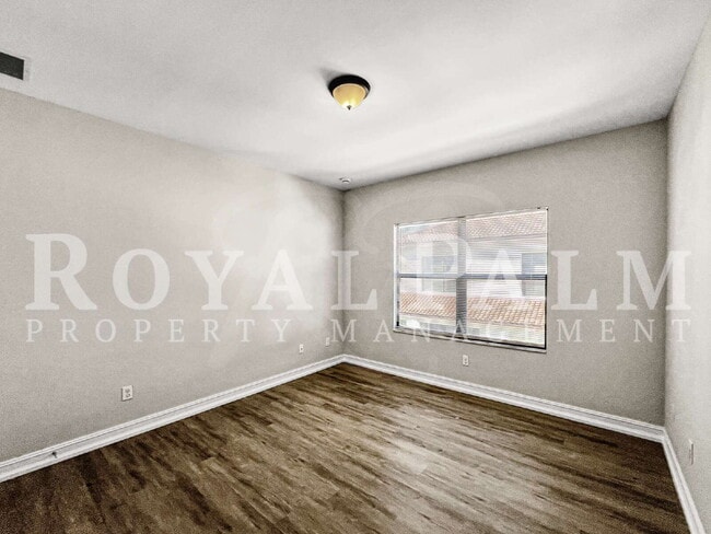 Building Photo - Big on Space, Smart on Layout — 3 bedroom 2.5 bath corner END UNIT pet-friendly townhouse!