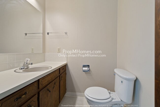 Building Photo - Charming 3 Bedroom Sanctuary in Eliot Neighborhood!