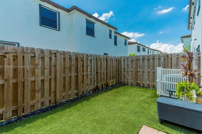 Building Photo - 159 SW 185th Way