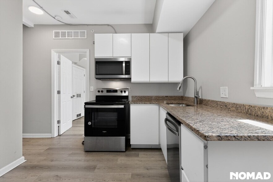 Building Photo - 558 Marston St
