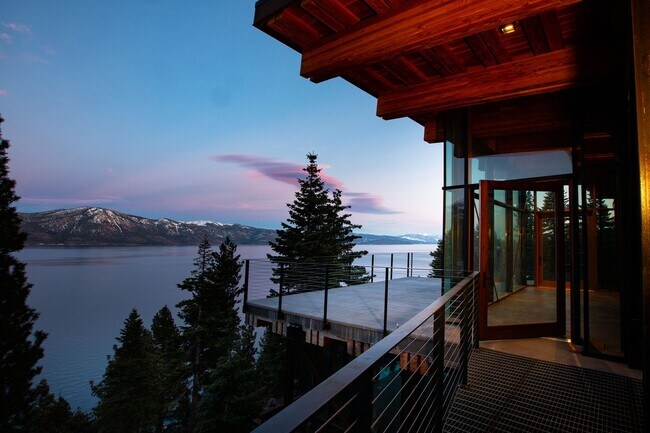 Building Photo - Architectural gem