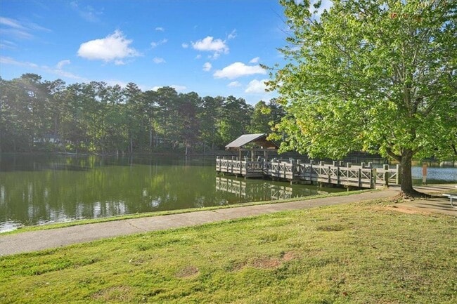 Building Photo - 2271 Cresta Dr