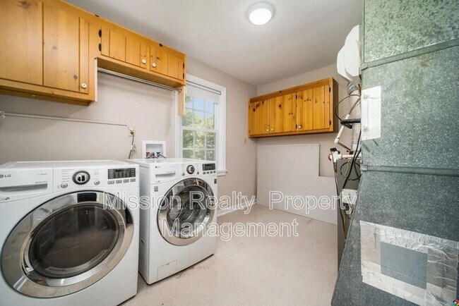 Building Photo - 1519 Chauncey Ln