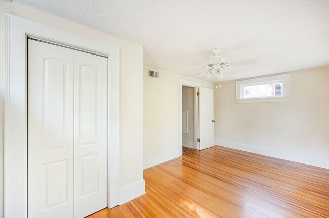 Building Photo - Beautifully updated House in Rivermont