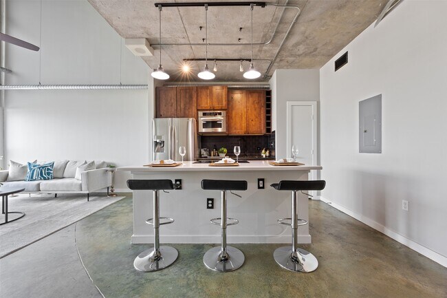 Building Photo - 2000 Bagby St