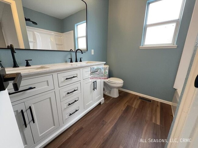 Building Photo - 5921 Fossil Dr