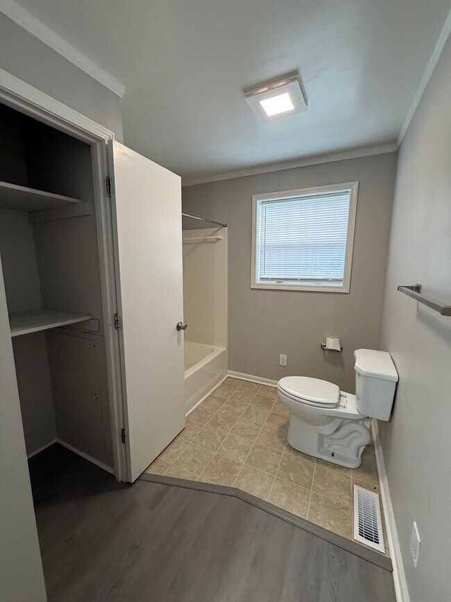 Building Photo - FIRST FULL MONTH RENT FREE