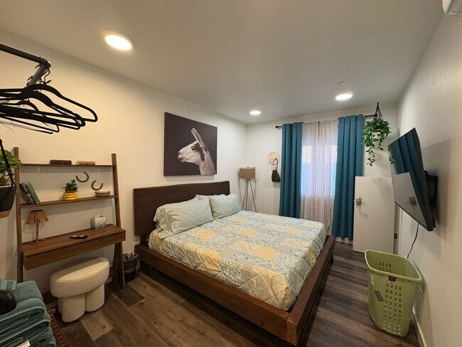 Building Photo - 380 Utah Ave