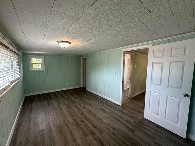 Building Photo - 190 Rogers Rd