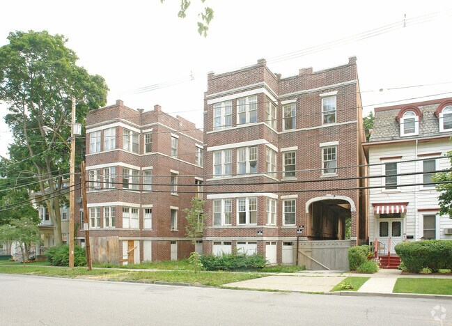 Primary Photo - 82-84 S Hamilton St