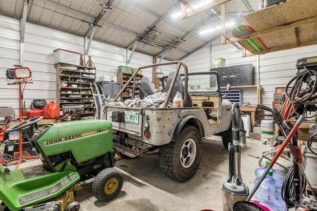 Building Photo - 520 Selina St