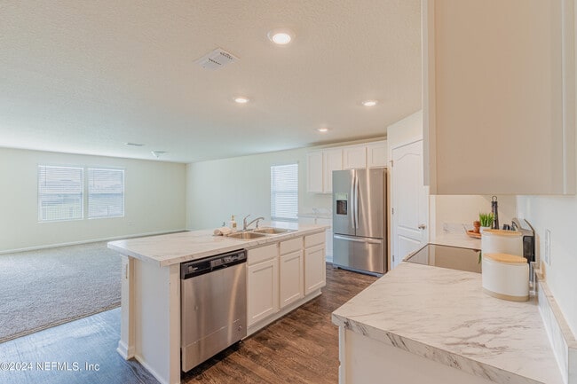 Building Photo - 3474 Cliffside Way