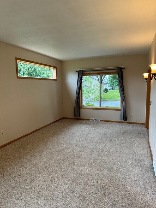 Building Photo - 506 Traveler Ln