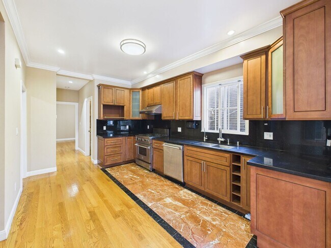 Building Photo - Spacious 3 bed/2 bath in prime Ingleside location near Ocean Ave.