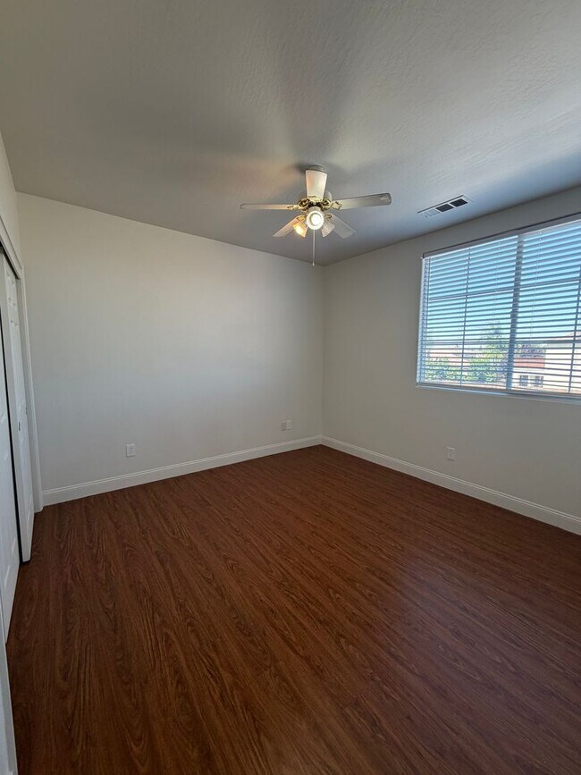 Building Photo - 118 Emerald Isle Way
