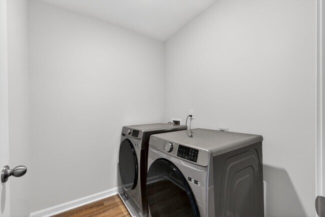 Building Photo - 185 Carolina Grv Blvd