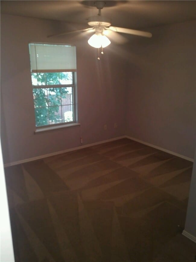 Building Photo - 946 W Peachtree Dr
