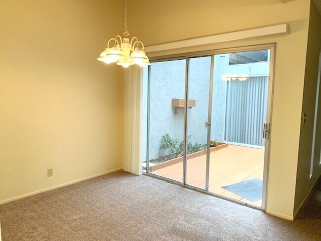 Building Photo - Harbor Lights HOA Condo
