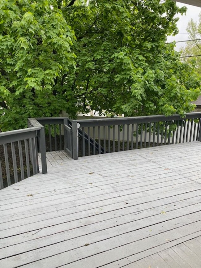 Building Photo - Welcome to 209 Amherst! Charming single-family home located in Wilson School district