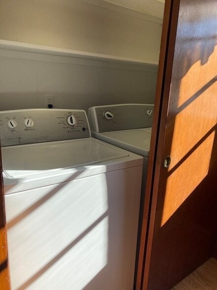 Building Photo - 6 Maple Ave