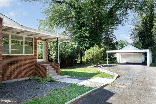 Building Photo - 426 4th Ave