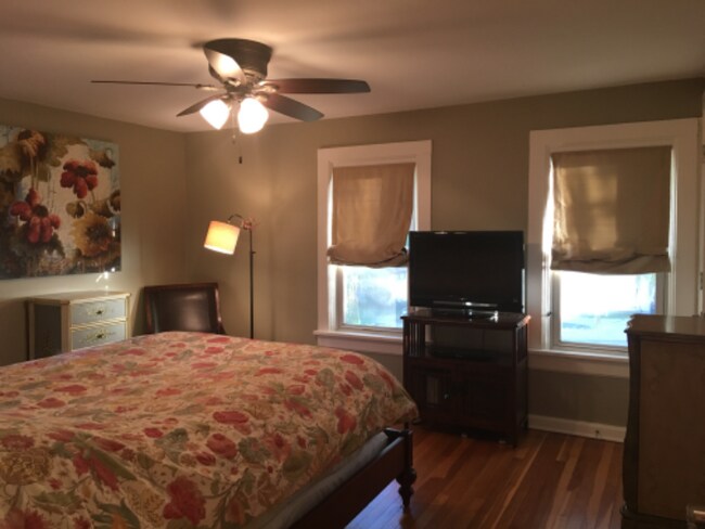 Building Photo - 634 E 5th Ave