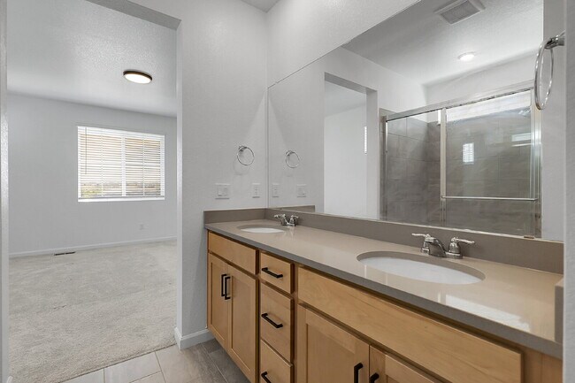 Building Photo - $3,250.00, 3 bed, 2.5-bath located in Cast...