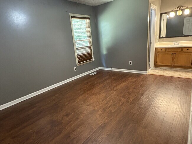 Building Photo - 204 Cobblestone Ct