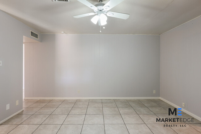 Building Photo - 4 Bed/2Bath Home at 39th Ave/Camelback! Re...