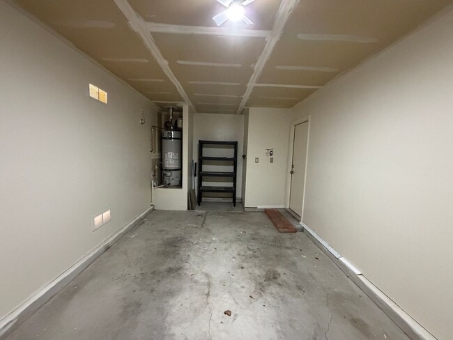 Building Photo - 3 Bedroom Single Story Home Available Near Dennis Chavez Blvd SW & 98th St SW!