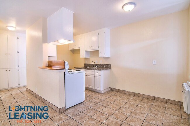 Building Photo - 20415 Cohasset St