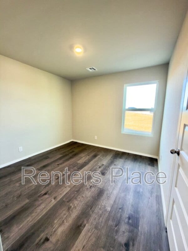 Building Photo - 2103 S Lakin Ln