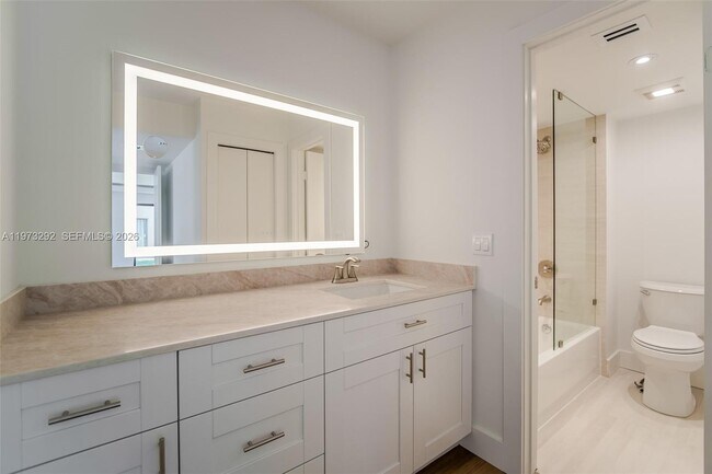 Building Photo - 370 Racquet Club Rd