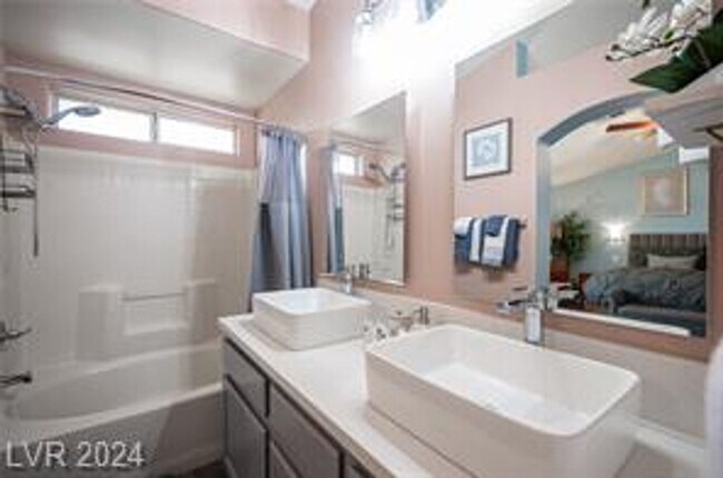 Building Photo - Gorgeous 3 Bedroom Remodeled Near Summerlin