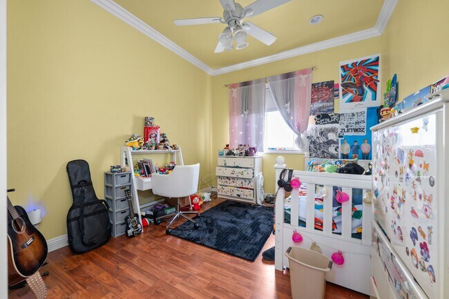 Building Photo - Expansive estate style home - 5 minute drive to SDSU!