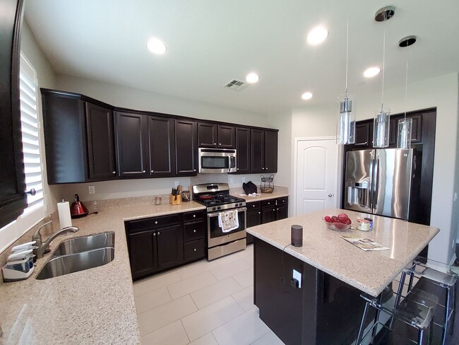 Building Photo - 23 White Alder Dr