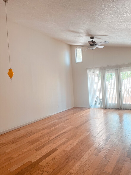 Living/Dining Area - 1915 N Scovel St