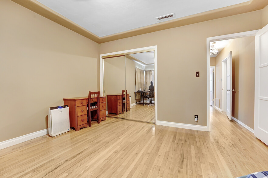 Bed 2 - 10915 White Oak Ave