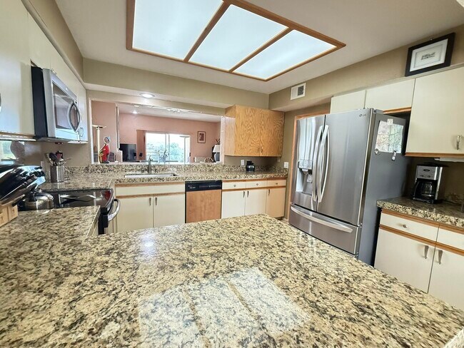 Building Photo - 326 Vista Royale Dr