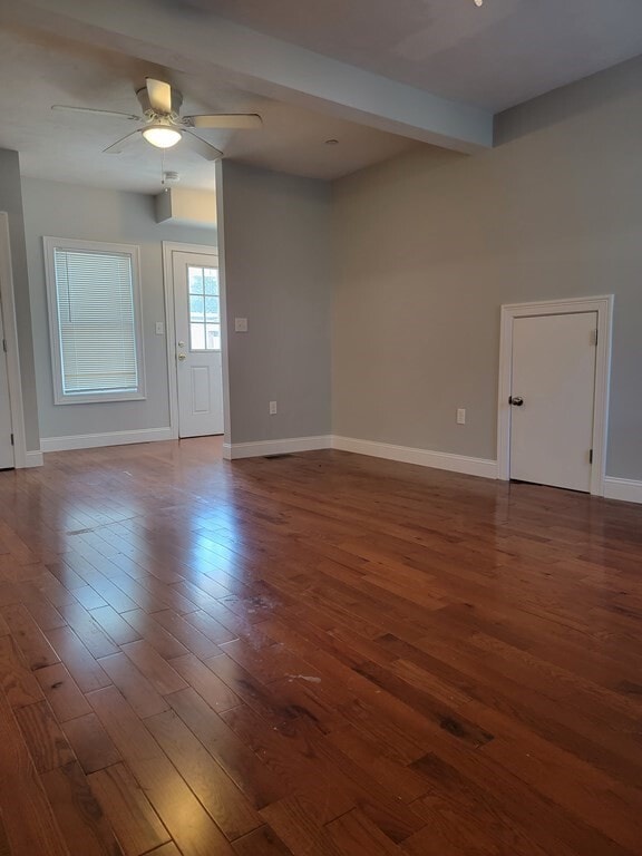 Building Photo - 946 Warren Ave