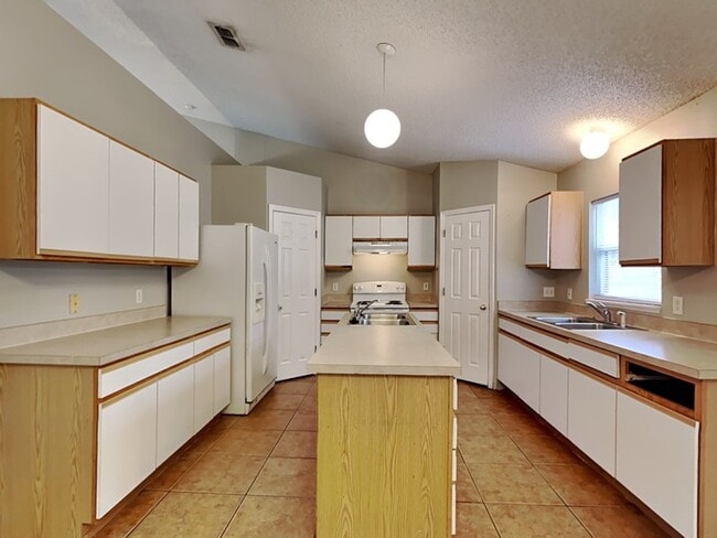 Building Photo - 3221 Utah Dr