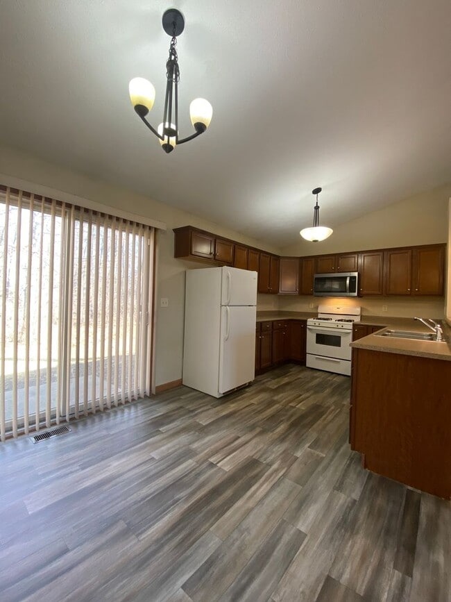 Building Photo - 3 Bedroom Home in Jimtown Schools!