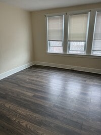 Building Photo - 307 S Logan Ave