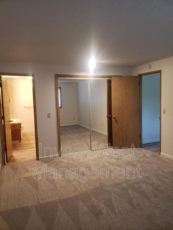 Building Photo - 1714 SE 145th Ct